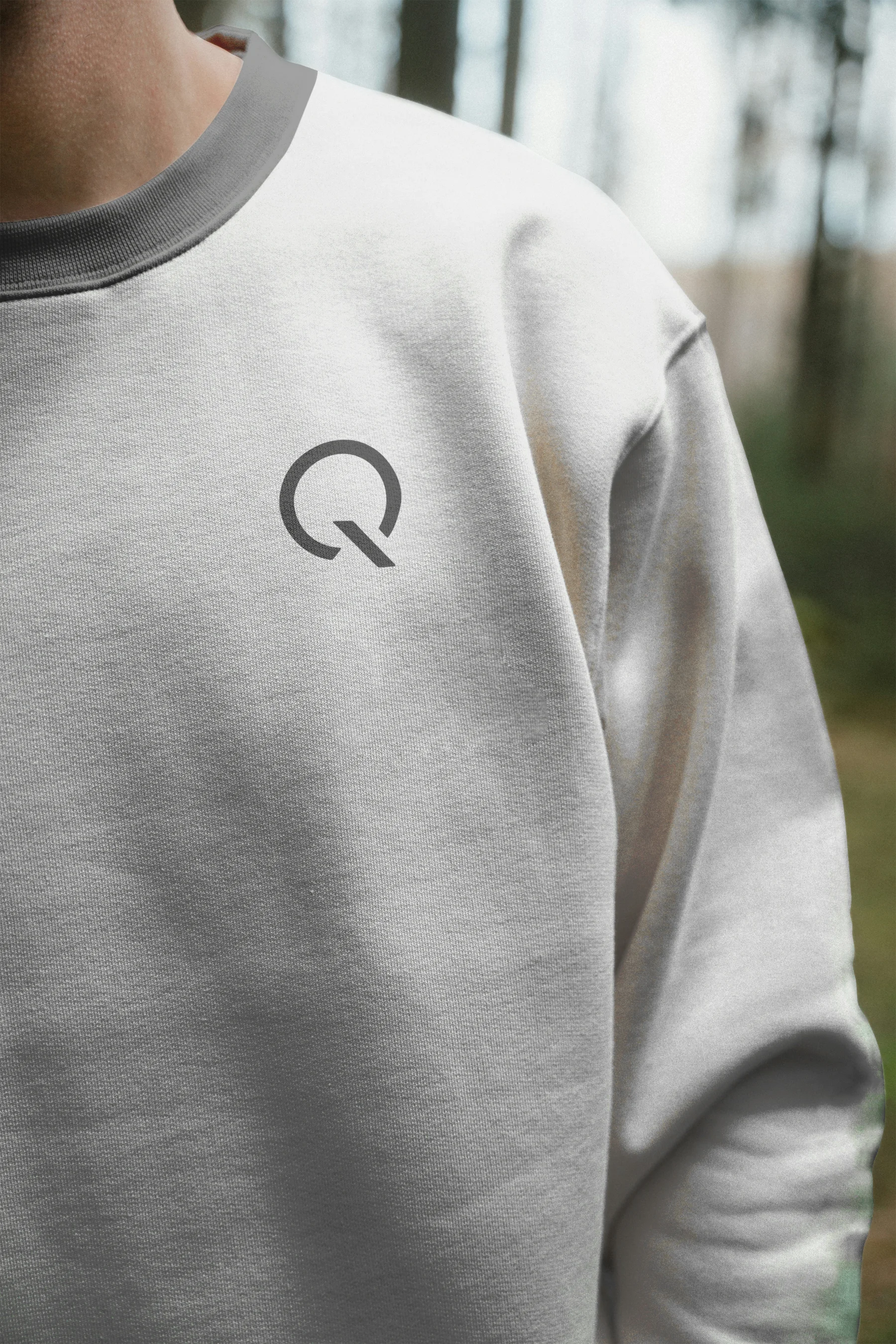 Un sweat brodé du monogramme Quantix