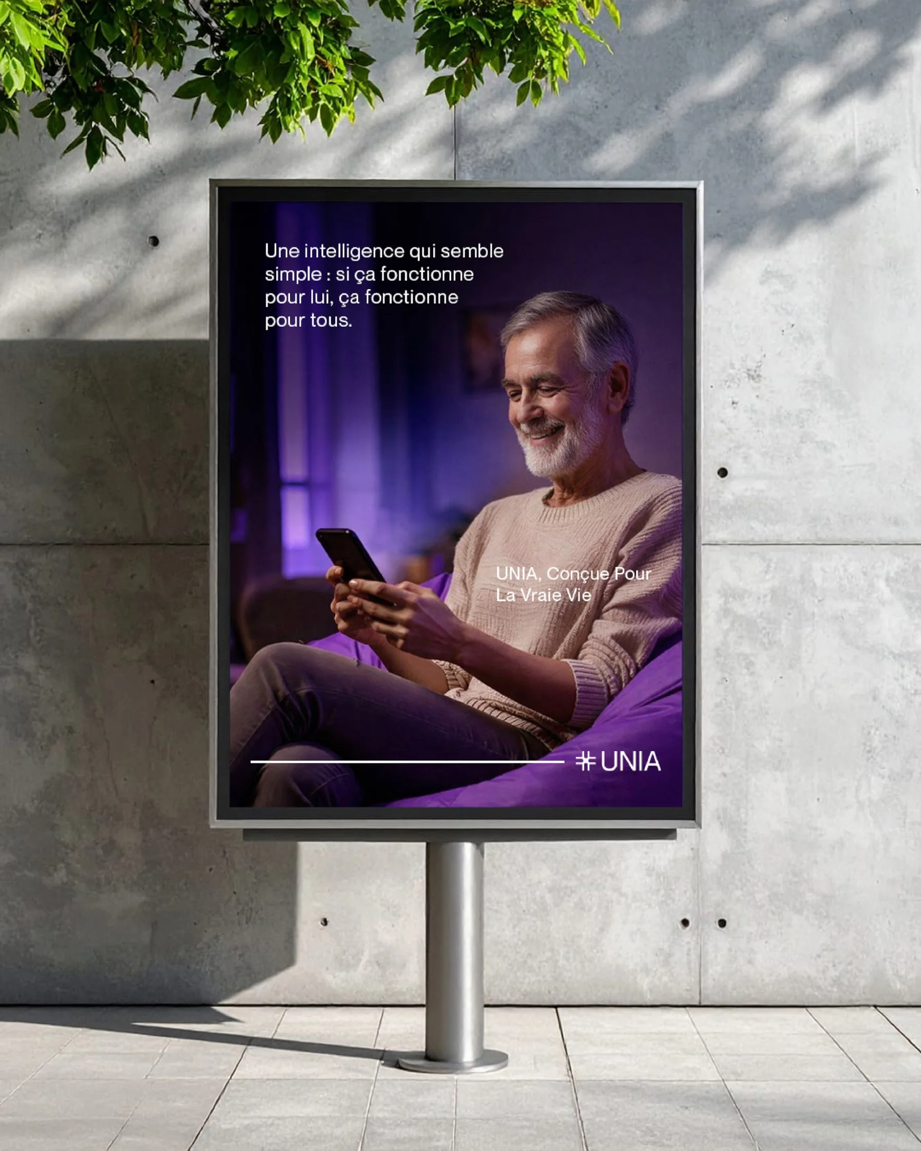 Une affiche Unia dans un abribus