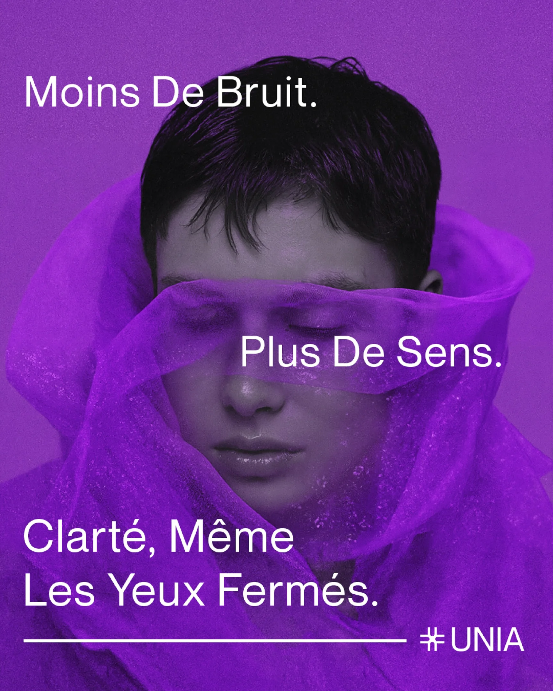 Une affiche « Moins de bruit. Plus de sens. »