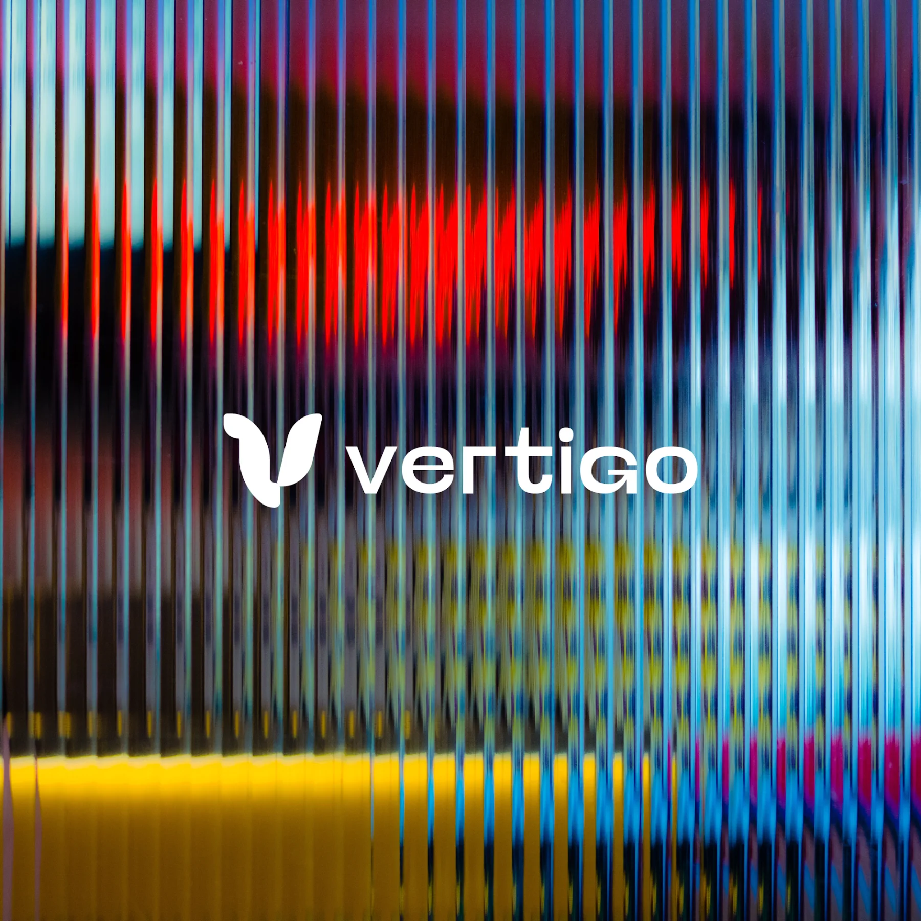 Le logo Vertigo sur un fond de verre strié